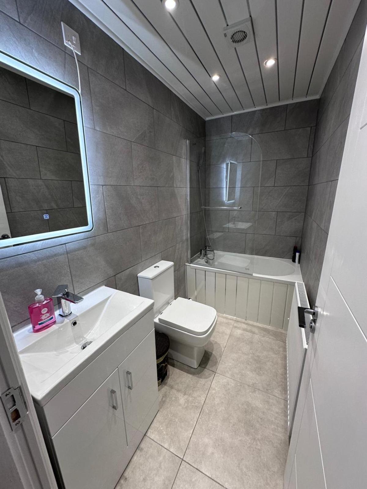 Modern Two-Bedroom Apartment Manchester Extérieur photo
